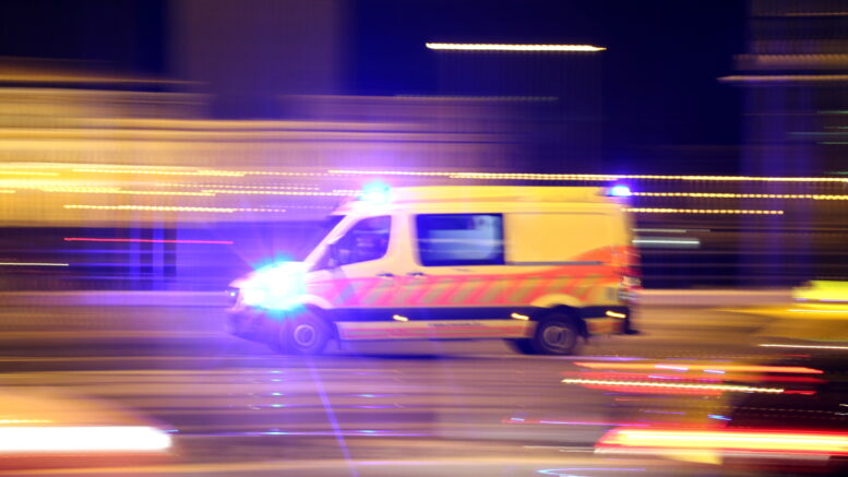 Ambulanza-notte-777x437 Domenica di sangue in Sardegna, 4 morti in diversi incidenti