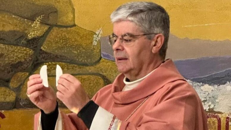 Corrado-Melis-vescovo-Ozieri-777x437 I sacerdoti si schierano con monsignor Melis: "Siamo amareggiati"