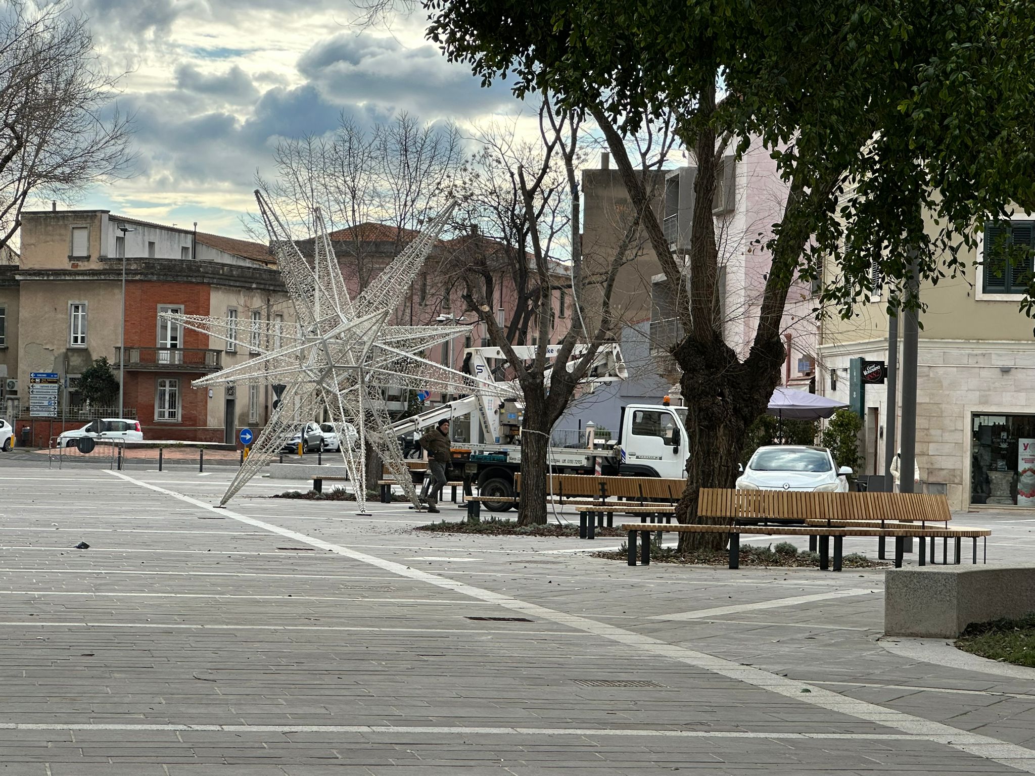 Luminarie natalizie in piazza Manno a Oristano