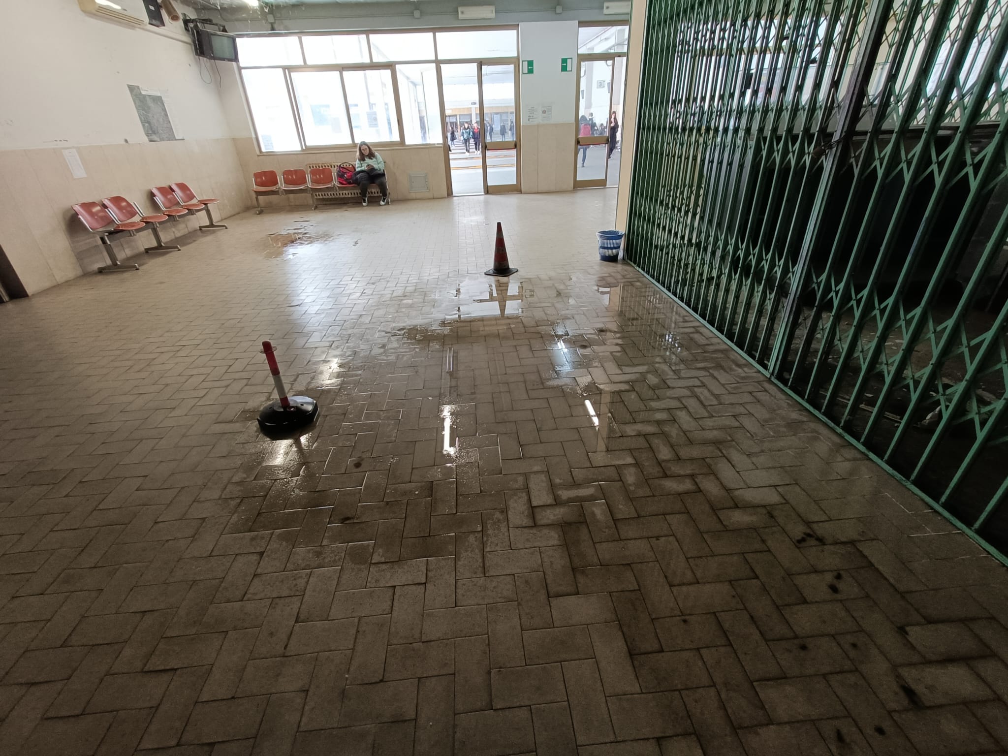La stazione Arst di Oristano nuovamente allagata