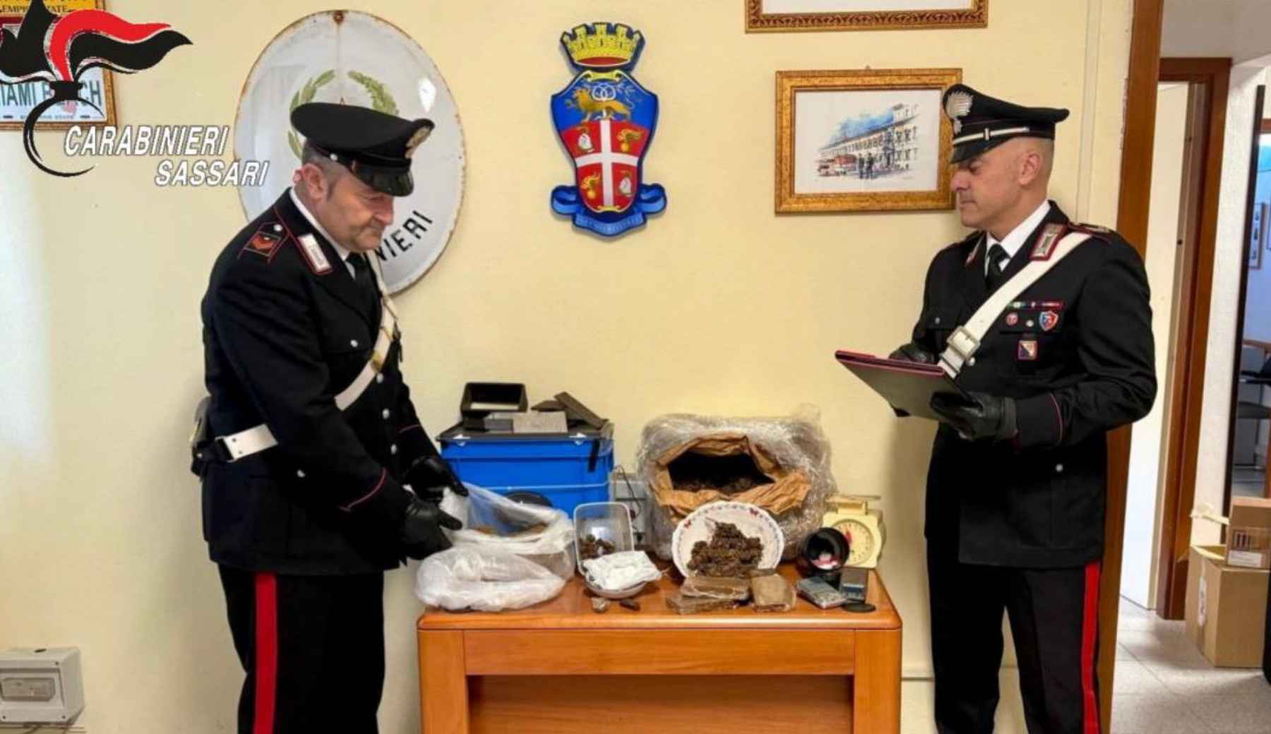 Nel blitz dei carabinieri è stato arrestato un 41enne, sequestrati 3 chili di droga