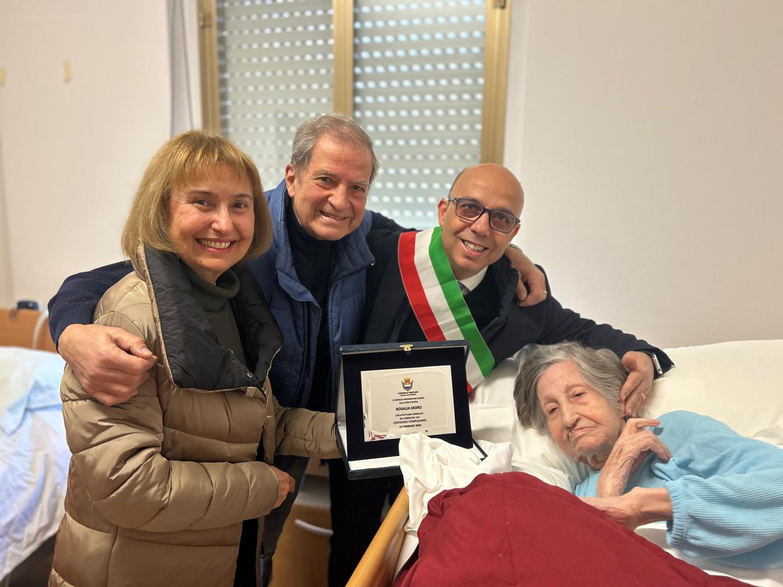 Rosalia Moro compie 100 anni, gli auguri della città di Oristano