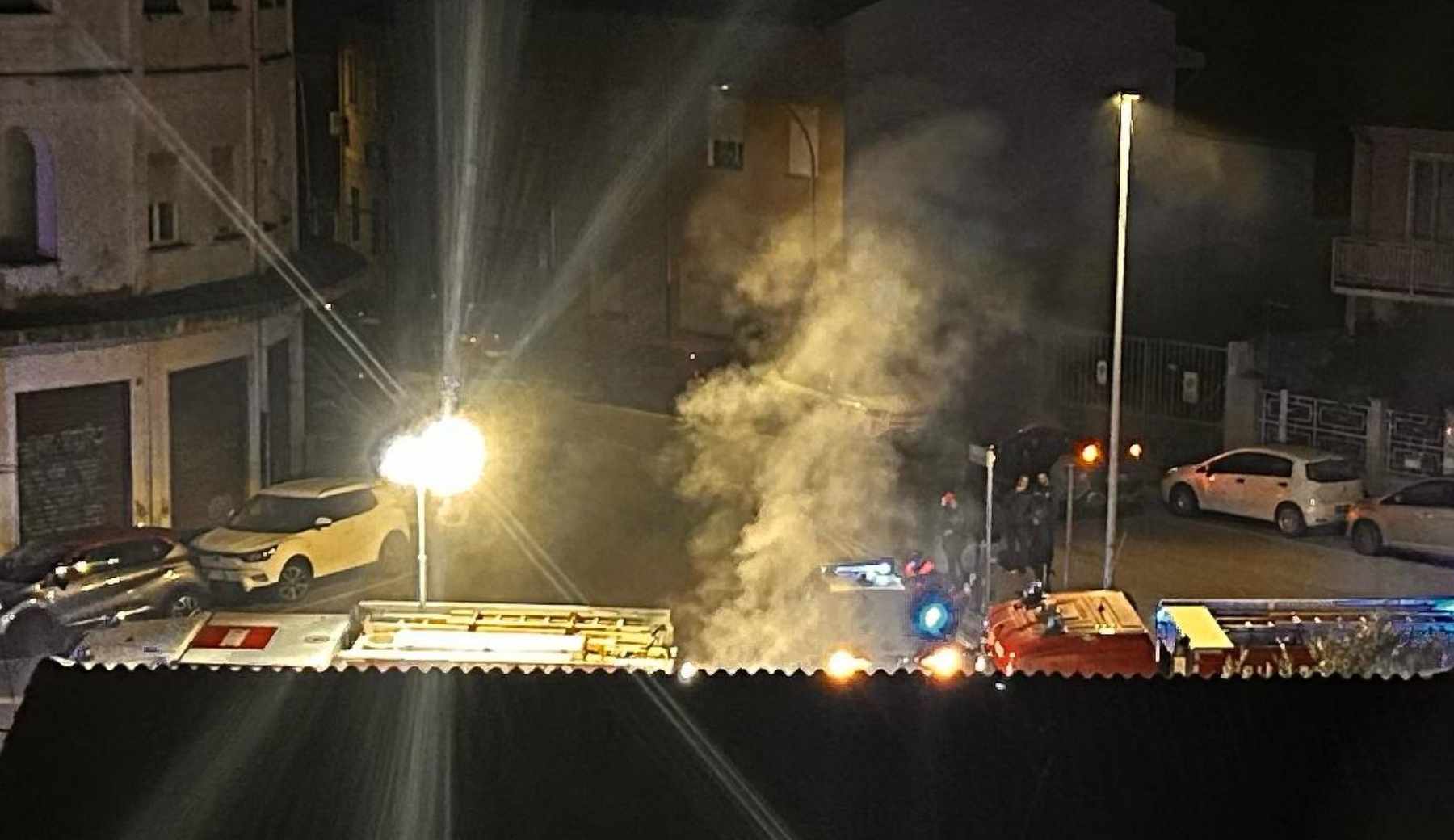 Oristano, incendio in una casa di via Sardegna