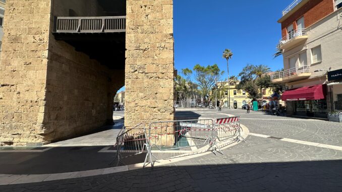 Lesione sulla Torre di Mariano in piazza Roma a Oristano