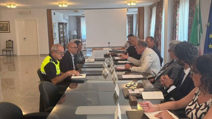 Scritte no vax al cimitero di Oristano, rafforzata la sicurezza