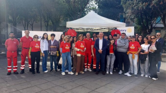 Rotary Club Bosa dona un defibrillatore semiautomatico al Comune Rotary Club Bosa dona un defibrillatore semiautomatico al Comune