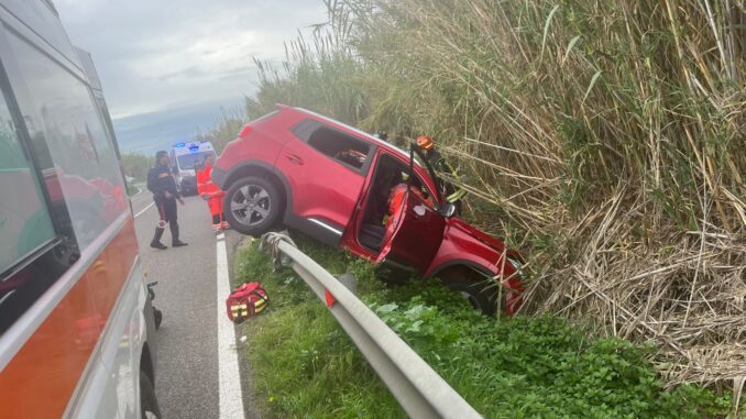 Incidente stradale alle porte di Solarussa, grave una 40enne