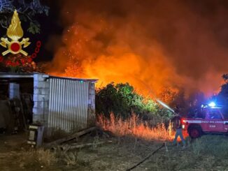 Nughedu Santa Vittoria, incendio in via Mazzini domato nella notte